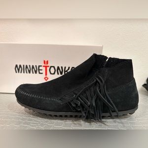MINNETONKA Black Suede Moccasins